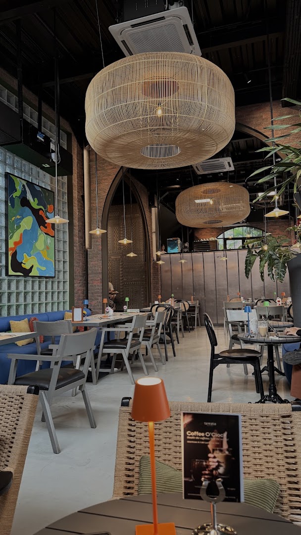 Terrata Social Dining: attractive interior atmosphere and decor