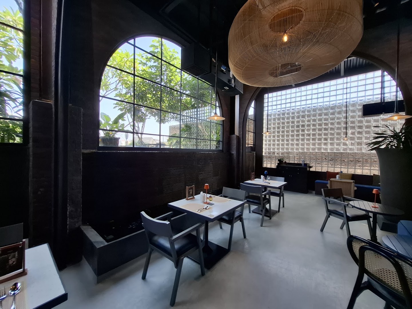 Terrata Social Dining: high quality interior atmosphere shot