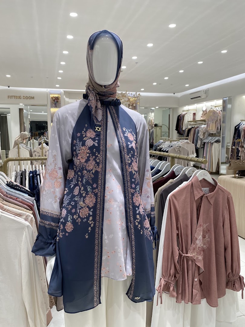 Wearing Klamby Semarang: clear display of shop products