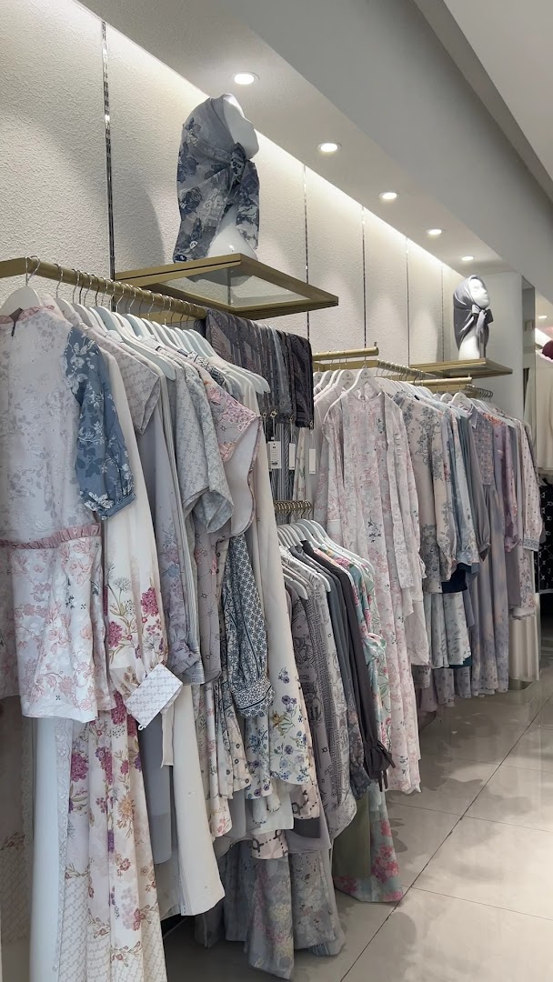 Wearing Klamby Semarang: clear display of shop products