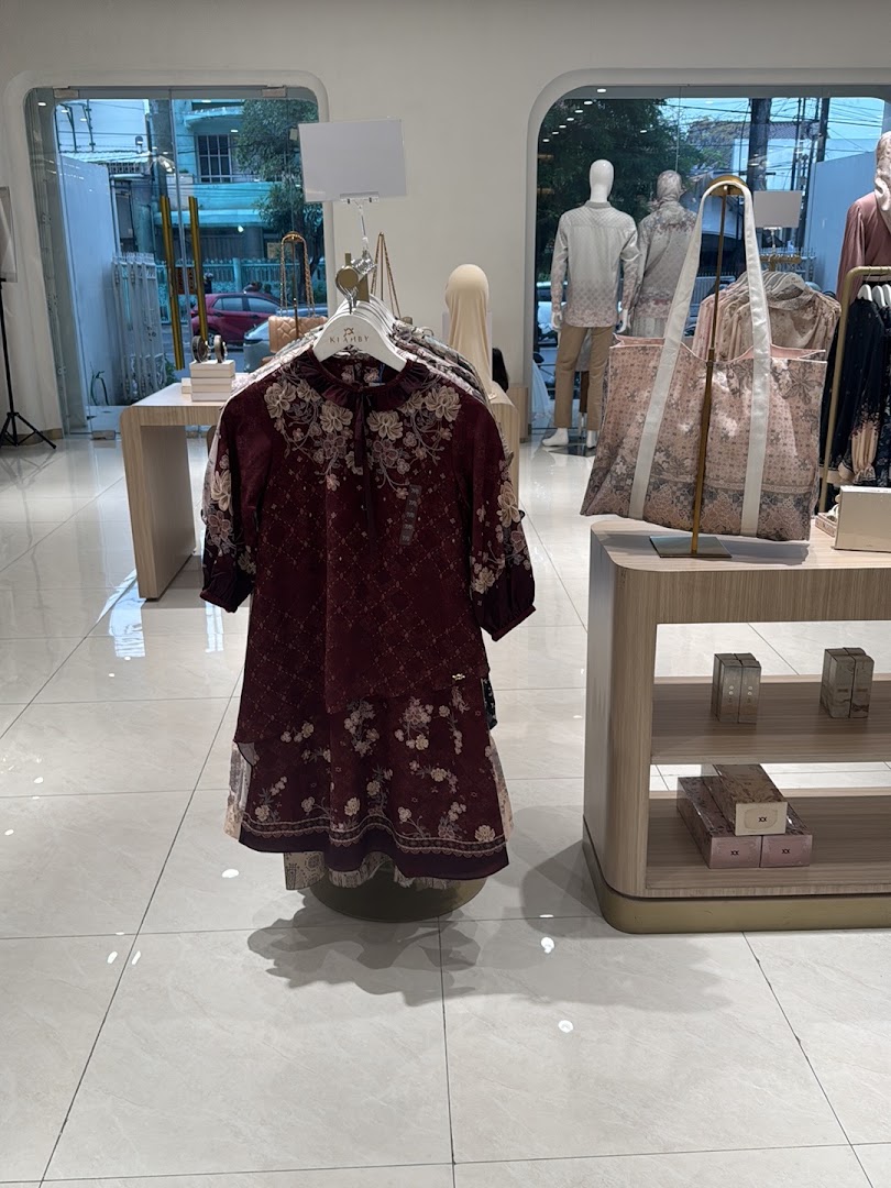 Wearing Klamby Semarang: clear product display in store