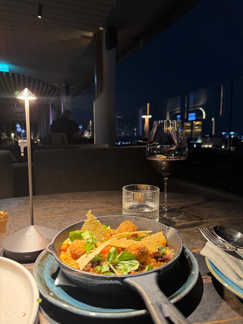 ZERU Sky Terrace: appealing atmosphere and food presentation