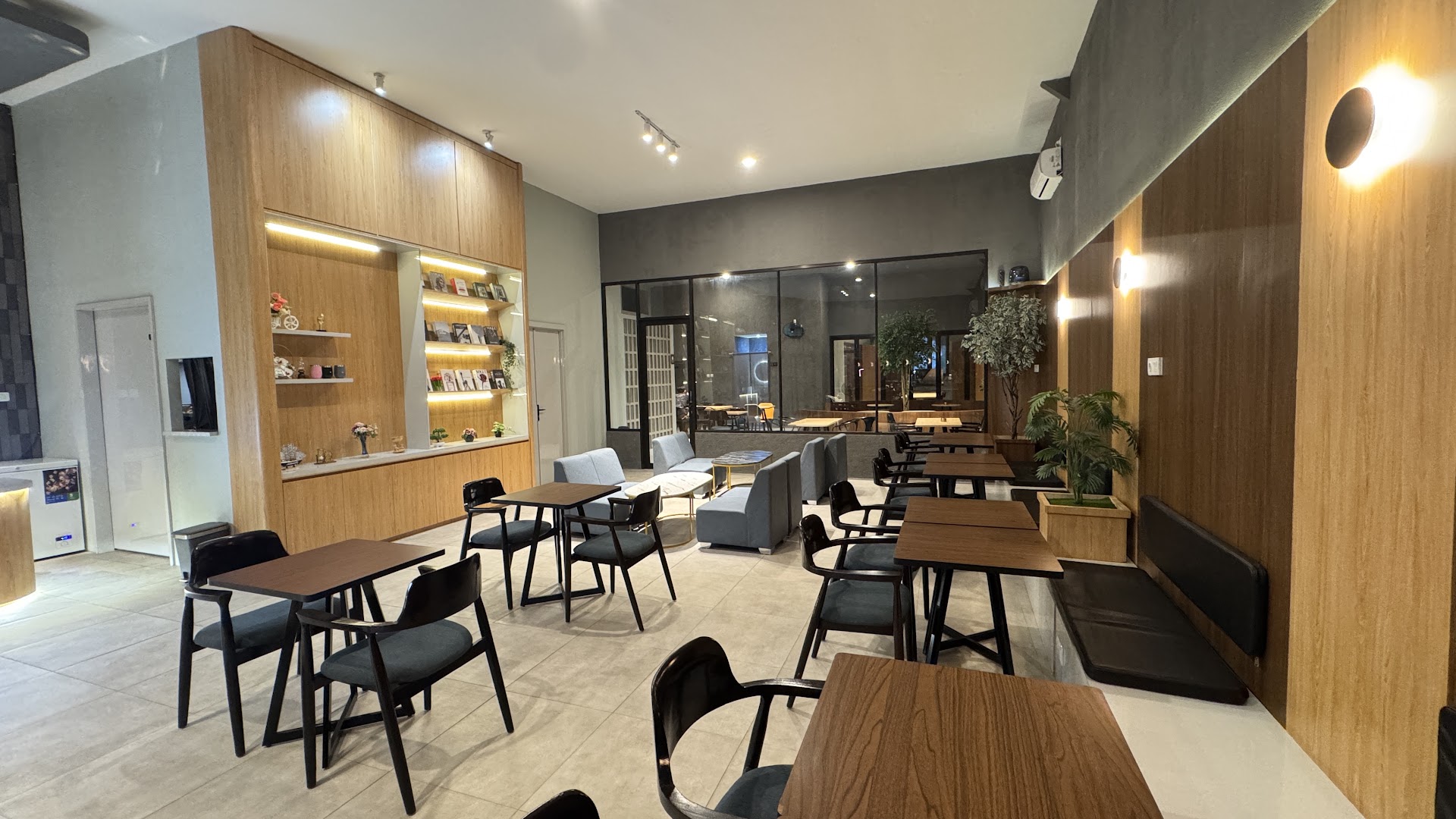 Goffee: clear, professional interior shot