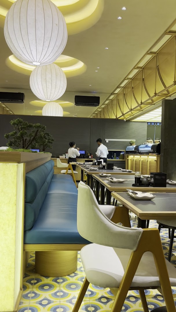 Izanagi Sushi: high quality interior restaurant shot