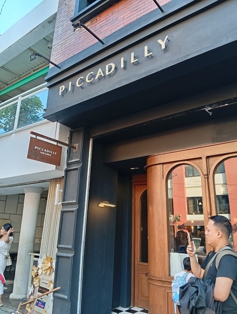 Piccadilly Dine & Brew: clear, professional exterior shot