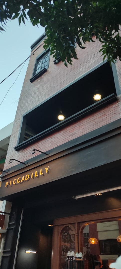 Piccadilly Dine & Brew: clear, professional exterior shot