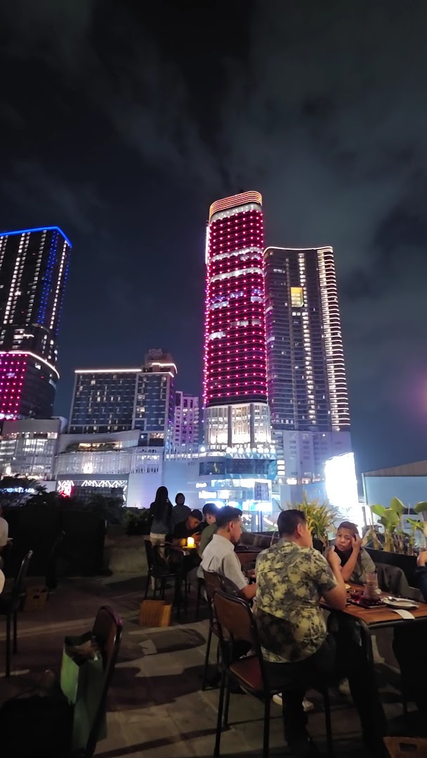 Piccadilly Dine & Brew: venue atmosphere and view