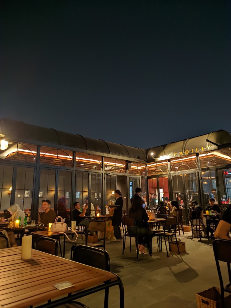 Piccadilly Dine & Brew: inviting atmosphere and clear view