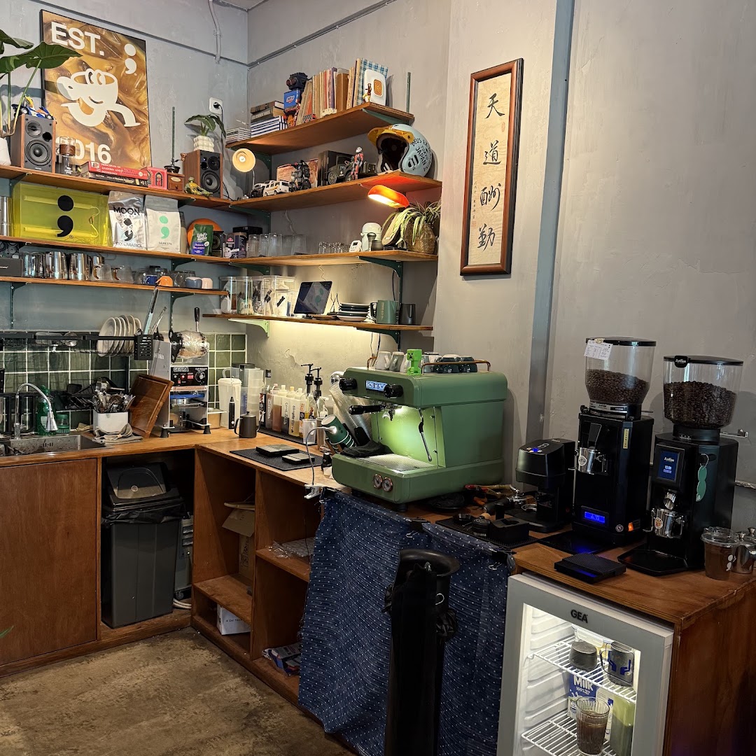 Titik Koma Nirwana: clear view of bar interior