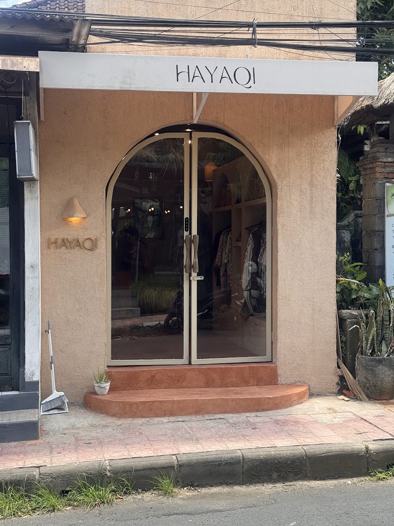 HAYAQI Ubud: clear storefront photo of shop