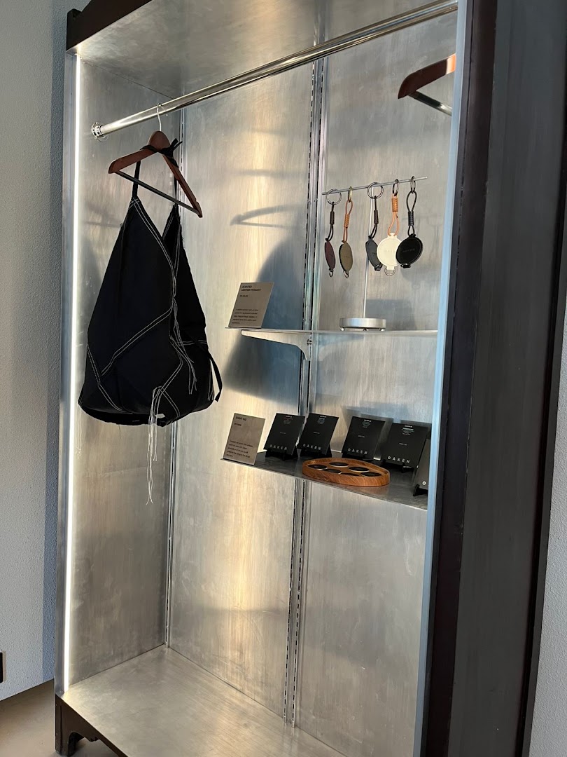 Oaken Lab Ubud: clear display of shop products