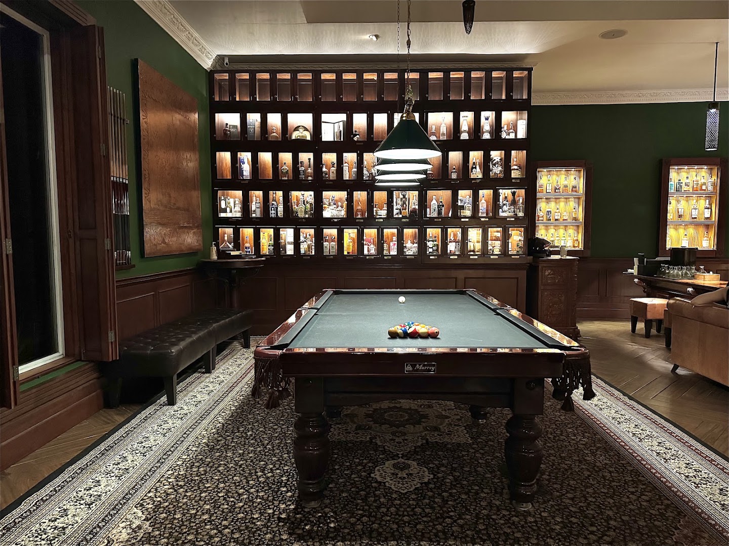 Pinstripe Bar: high quality interior atmosphere shot