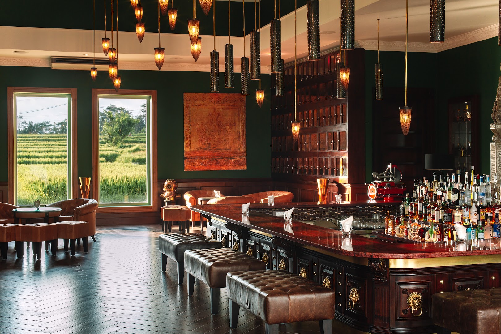 Pinstripe Bar: high quality interior atmosphere shot