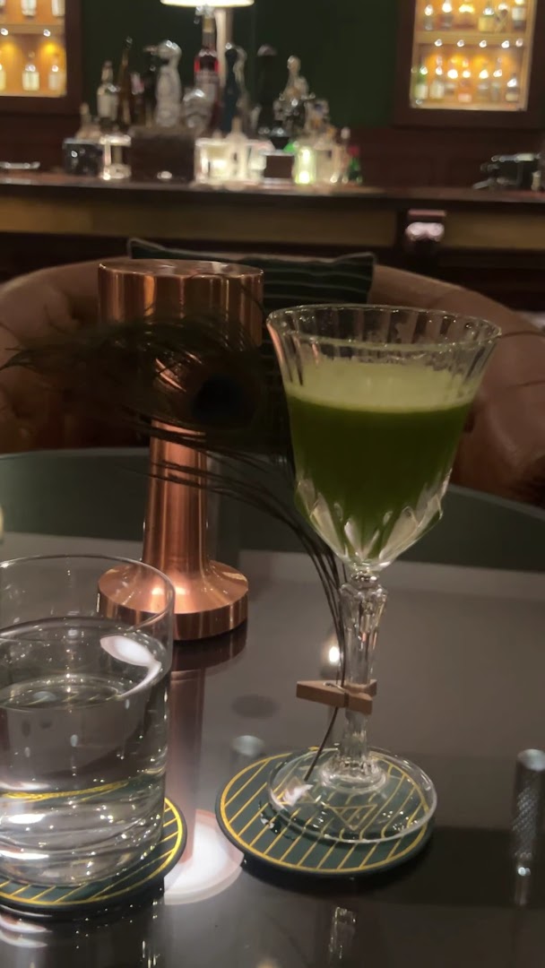 Pinstripe Bar: high quality cocktail bar atmosphere