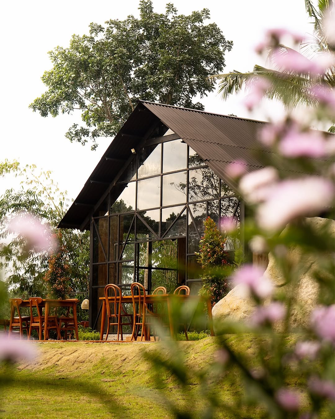 KVille Kaliurang: beautiful professional venue exterior shot