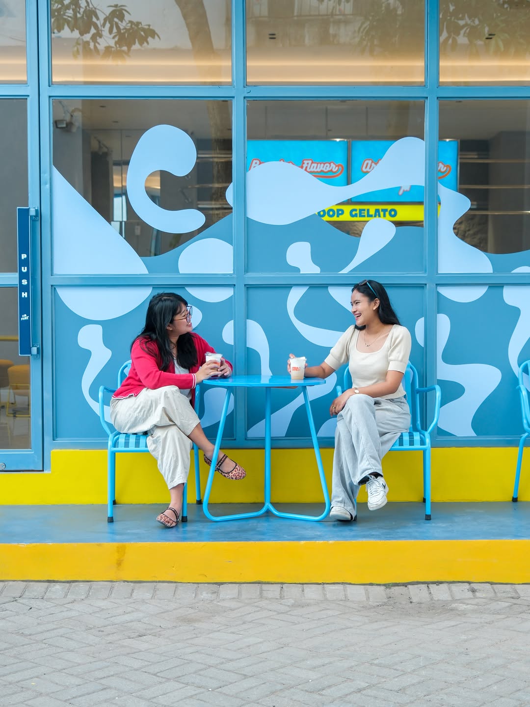 LOKALATO: attractive, professional shop exterior photo