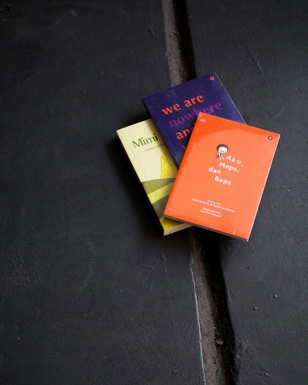 Toko Buku Yang Tau: clear photo of shop products
