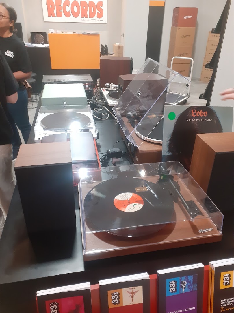 World Records: clear display of shop products