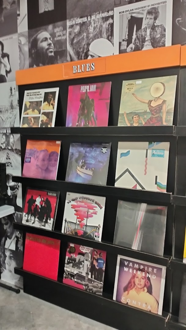 World Records: clear display of shop products