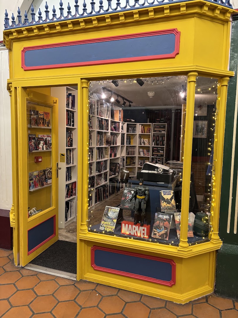 HD Comics: clear, inviting storefront photo