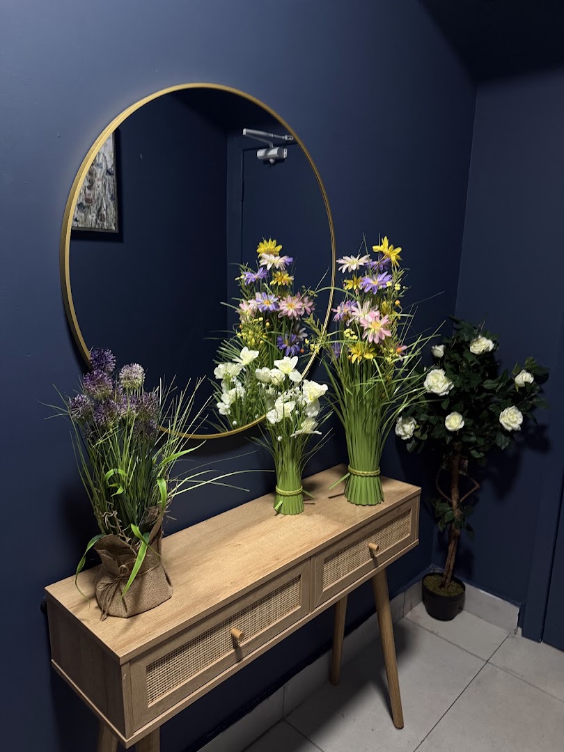 Lapis Café & Bakery: attractive interior decor photo