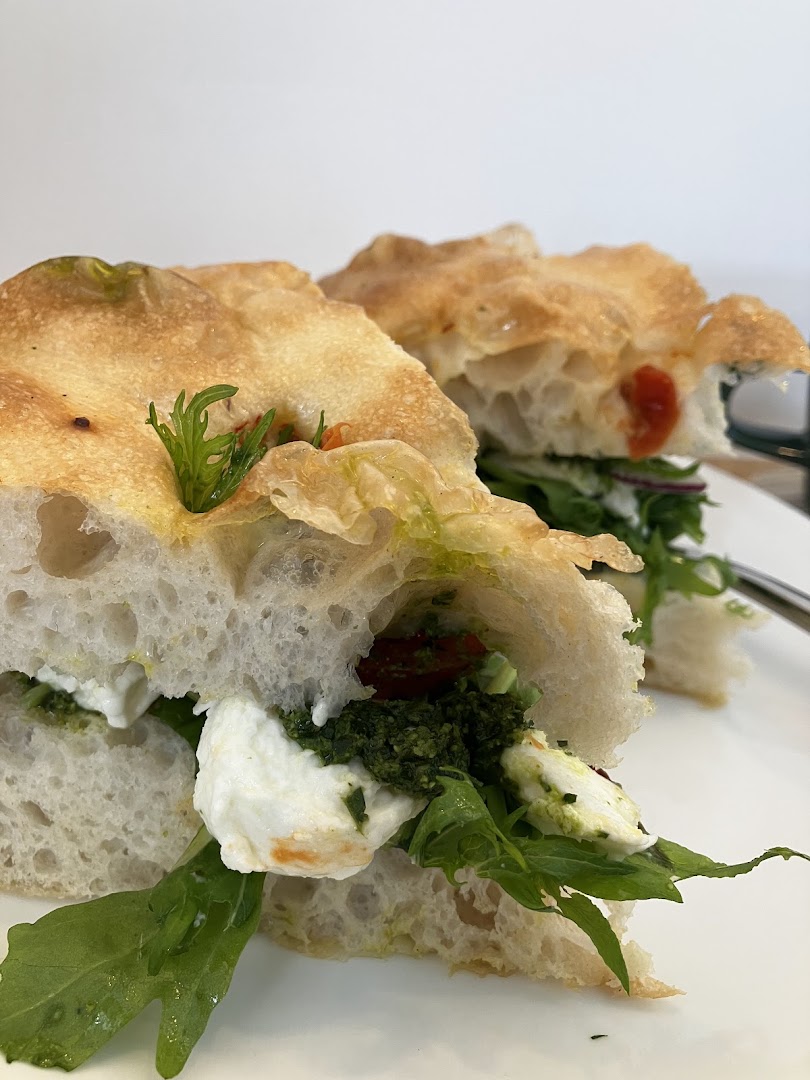 Nádúr Deli: appetizing, high-quality food photo