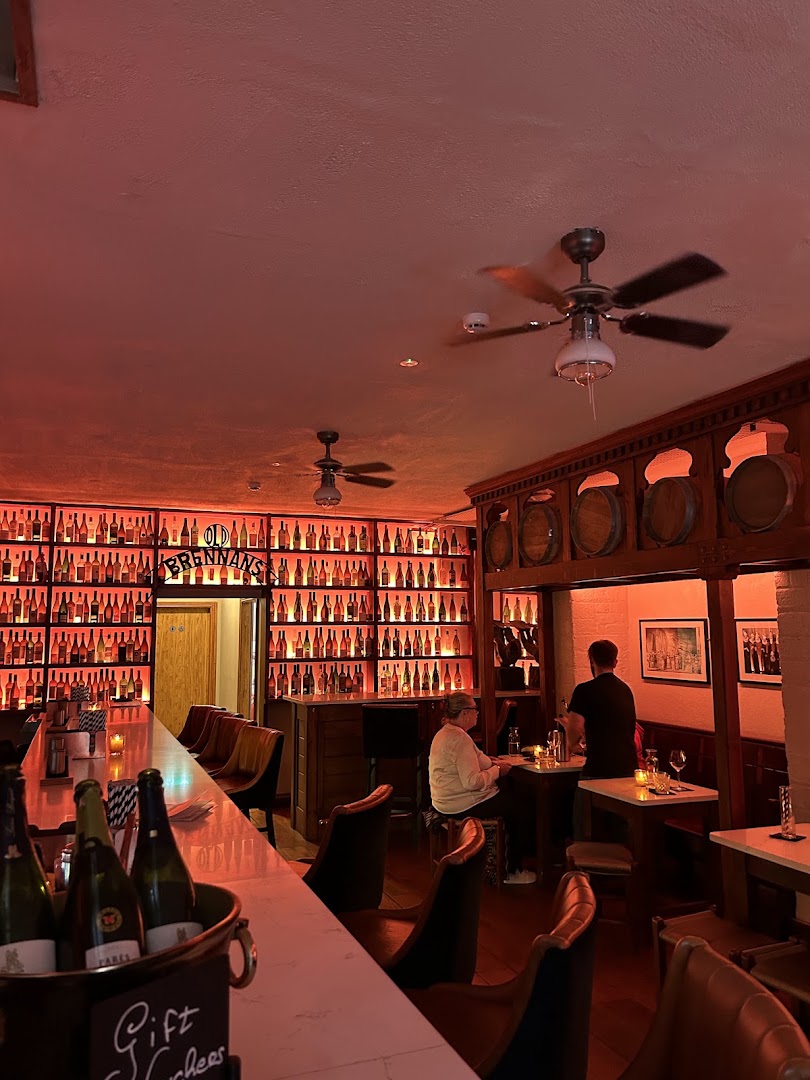 Old Brennans Wine House: inviting atmosphere and clear interior