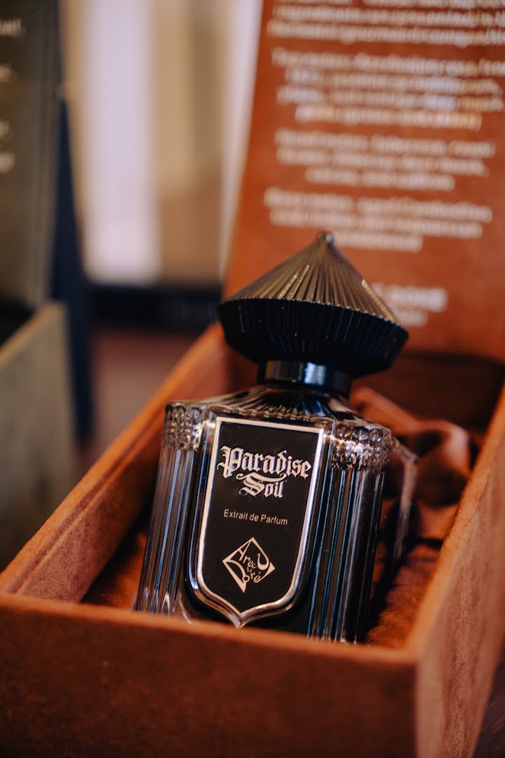 Republic of Oud: high quality product photography