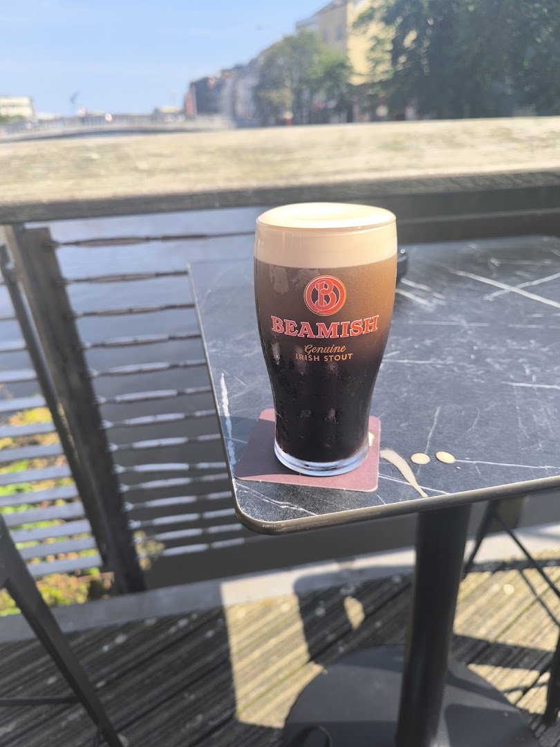 The Merchant: appealing photo of a drink