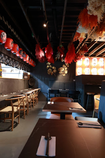 Hana Izakaya: attractive interior and atmosphere