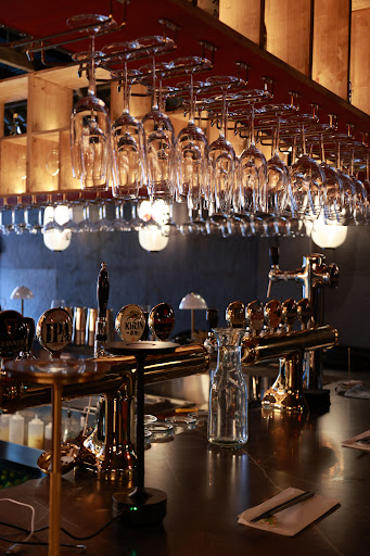 Hana Izakaya: high quality atmospheric bar shot