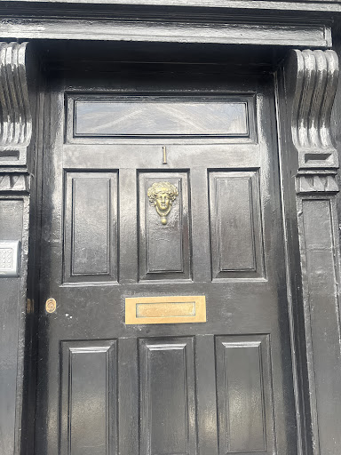 Ruby Molly: attractive and professional hotel entrance