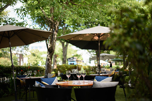 The Leinster: inviting and professional terrace shot