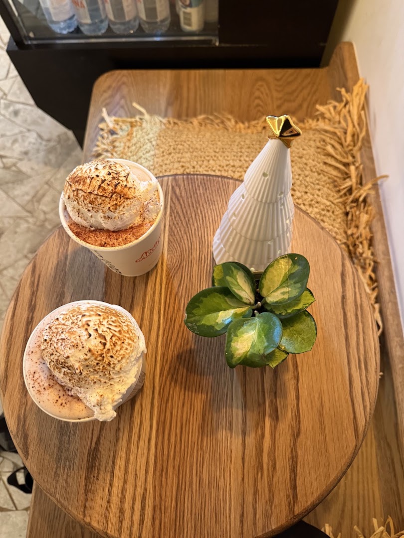 Álainn: appealing photo of drinks served