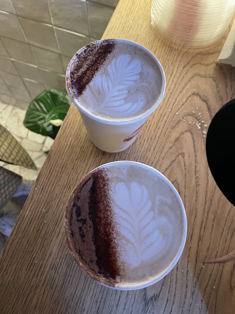 Álainn: high quality latte art photo