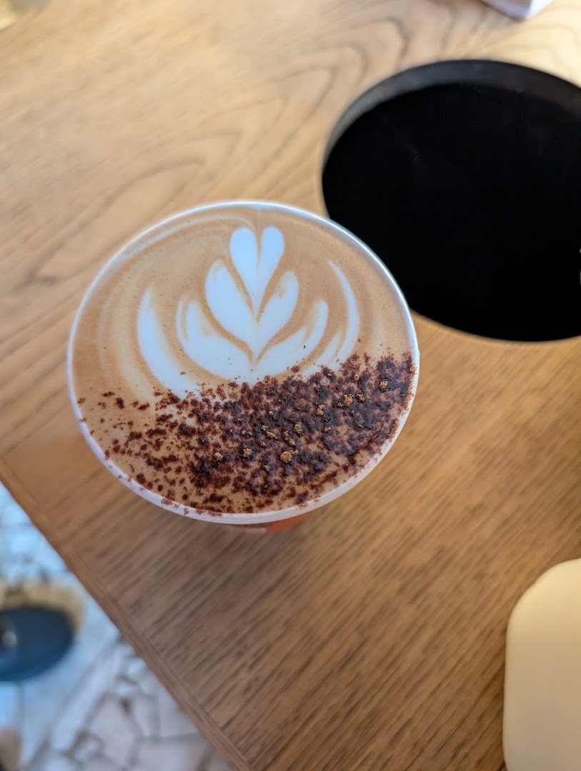 Álainn: high quality latte art photo