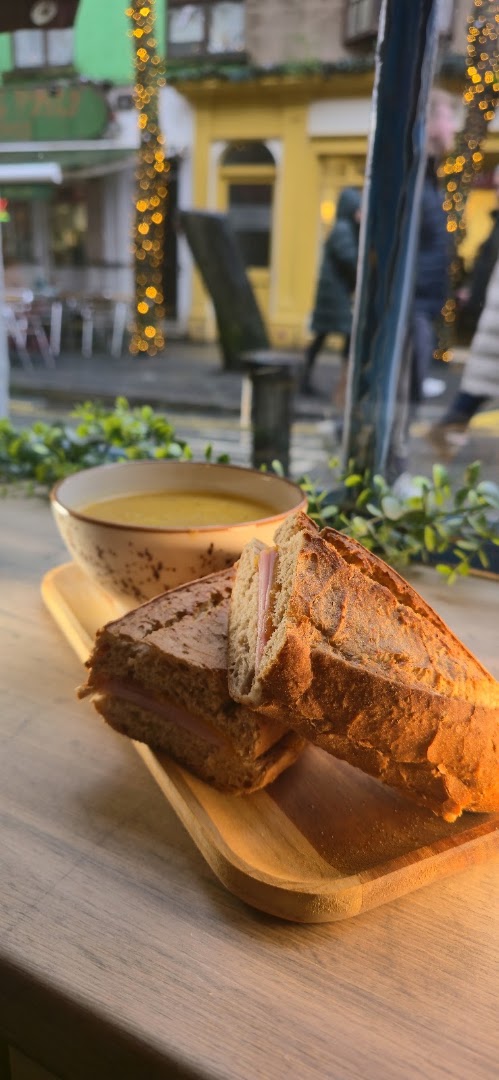 Branch & Caffè: appetizing food photo with atmosphere