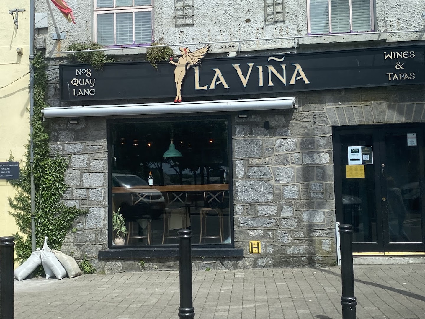 La Viña: clear exterior shot of venue