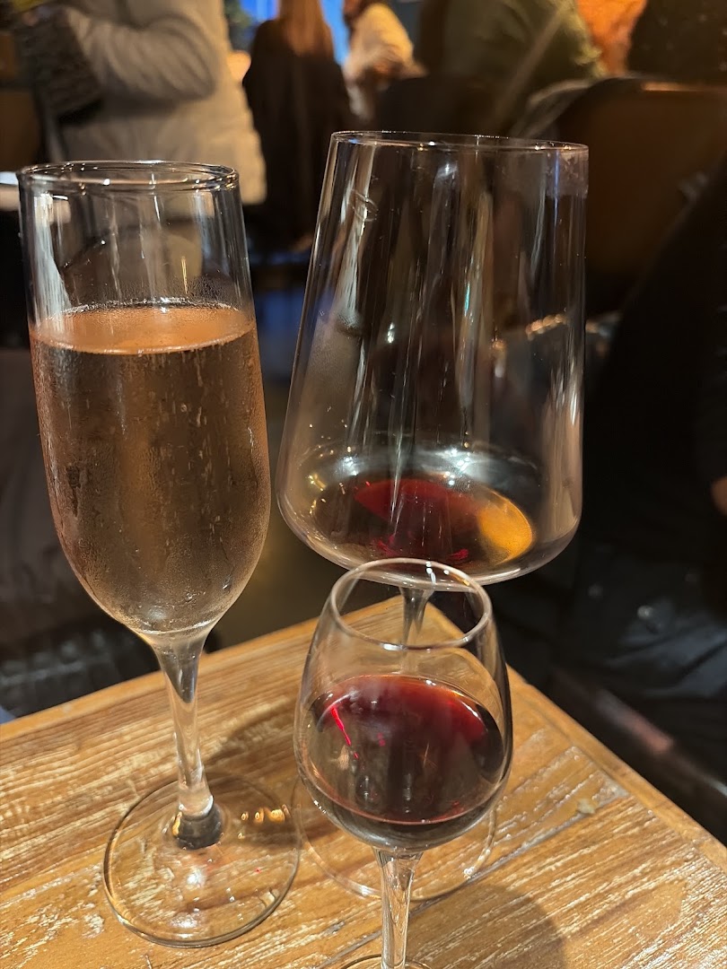 La Viña: appetizing photo of bar drinks