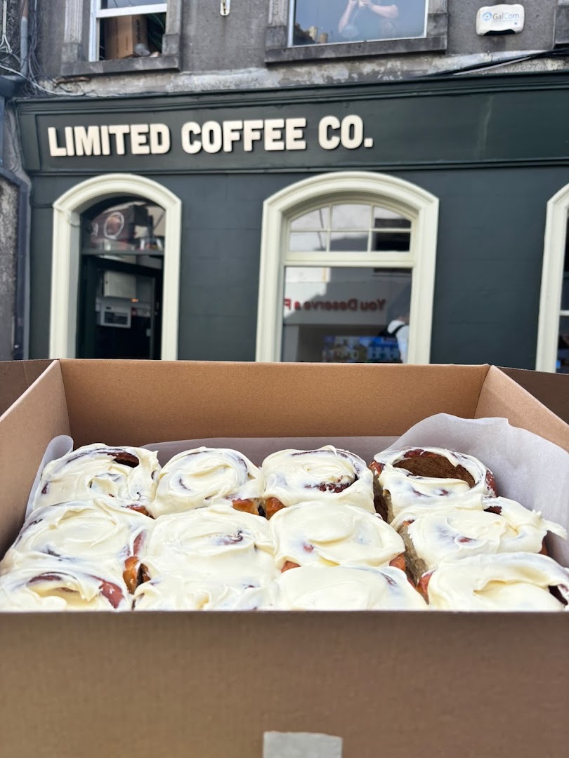 Limited Coffee Co.: appetizing food with venue branding