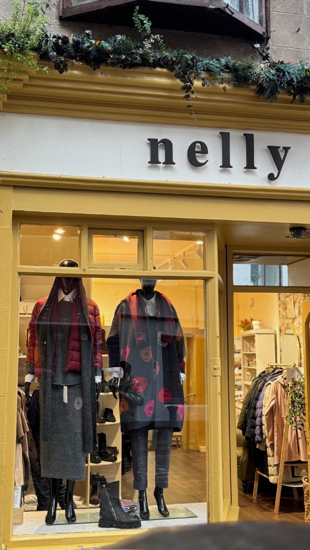 Nelly: clear storefront display photo