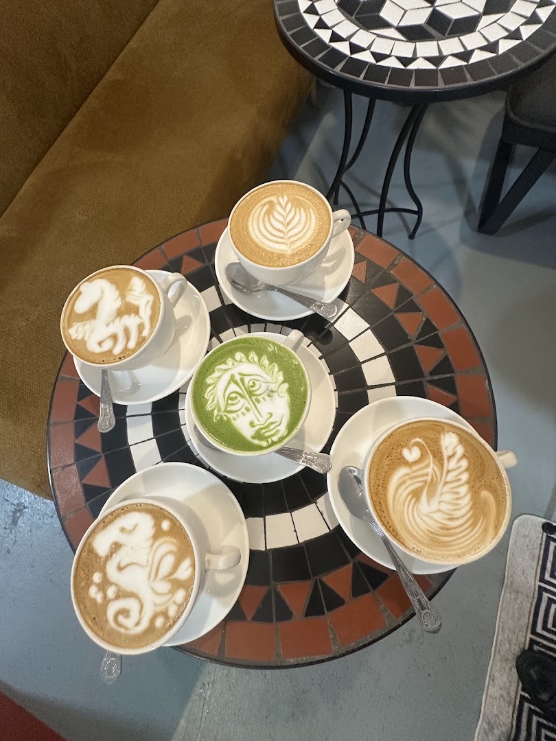 Variety Coffee: high quality latte art photo