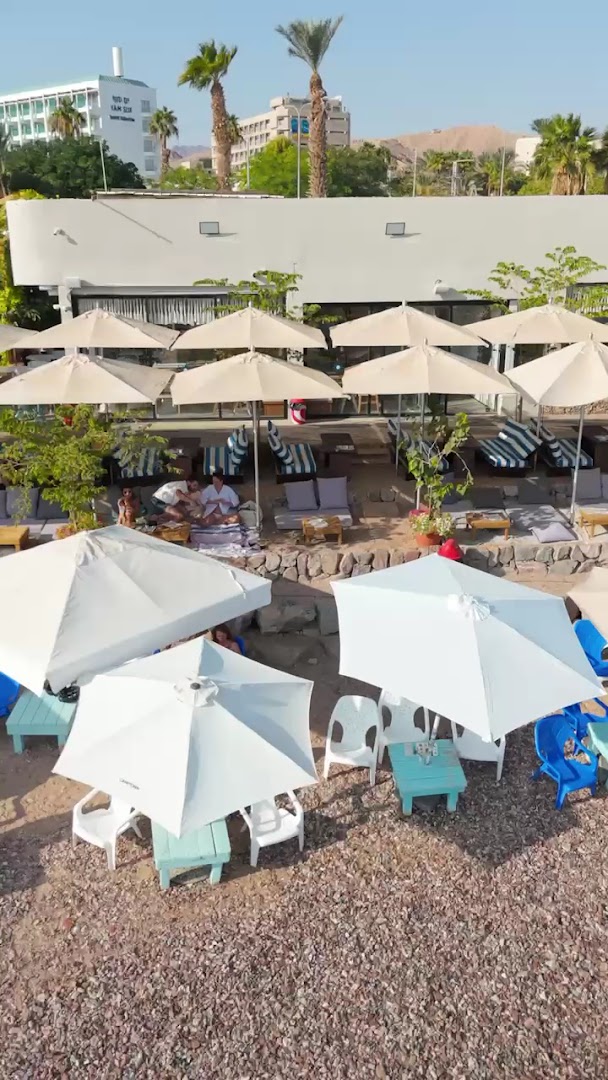 Indigo Beach: clear view of restaurant terrace