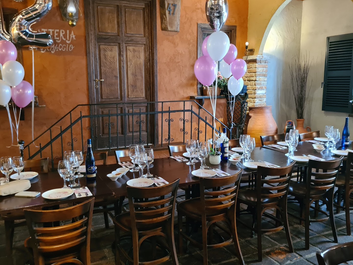 Hanamal 24: restaurant interior and atmosphere
