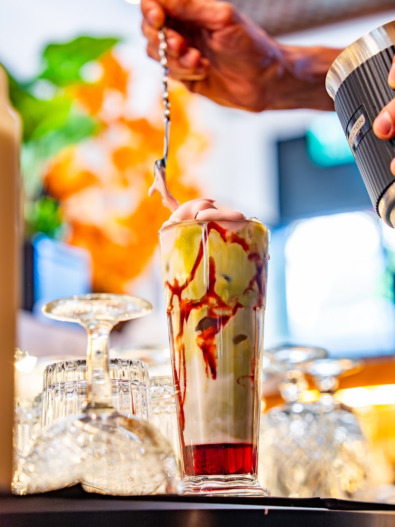 Ola Cafe: high quality professional drink preparation