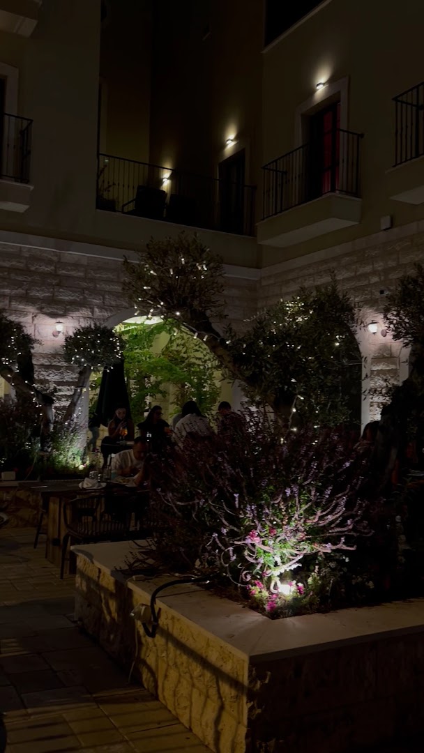Terrace: atmospheric photo of restaurant terrace