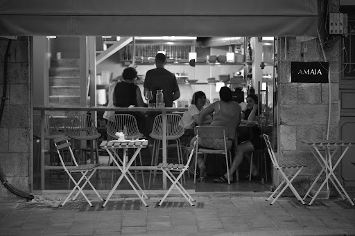Milia: inviting atmosphere and clear composition