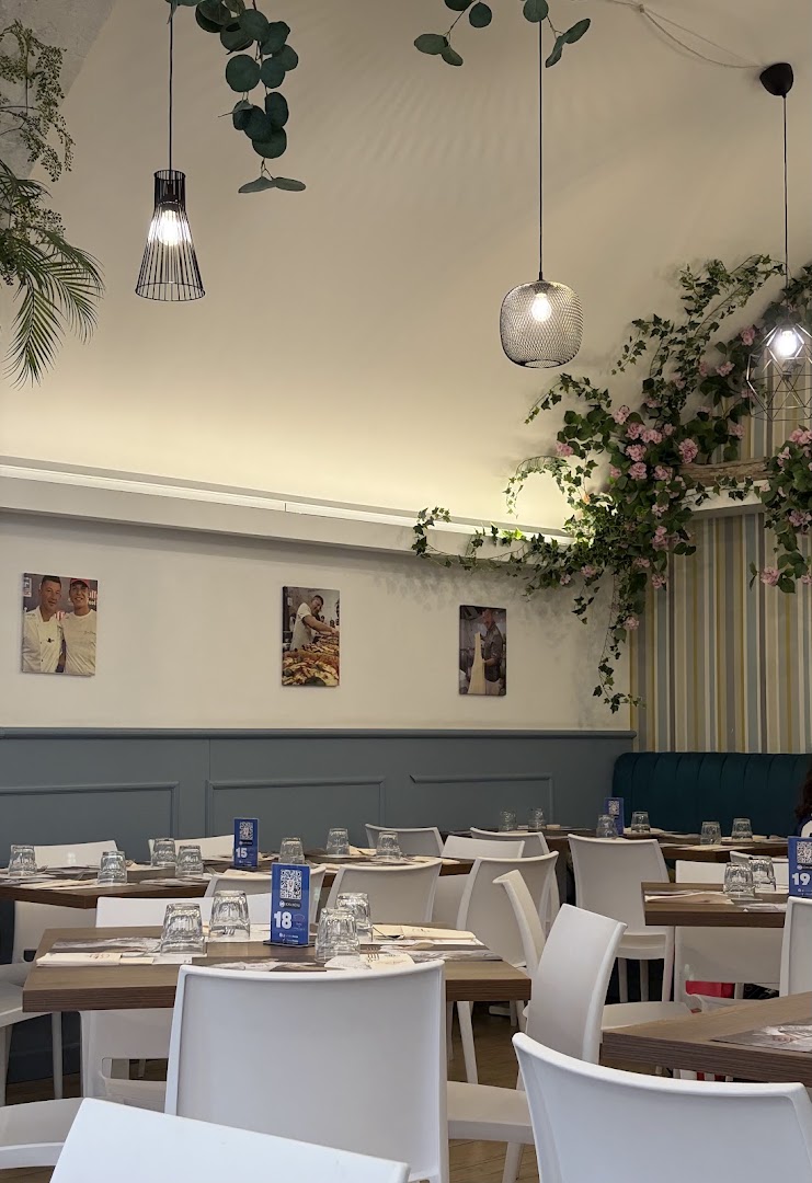 Al Solito Porzio: clear, inviting restaurant interior shot