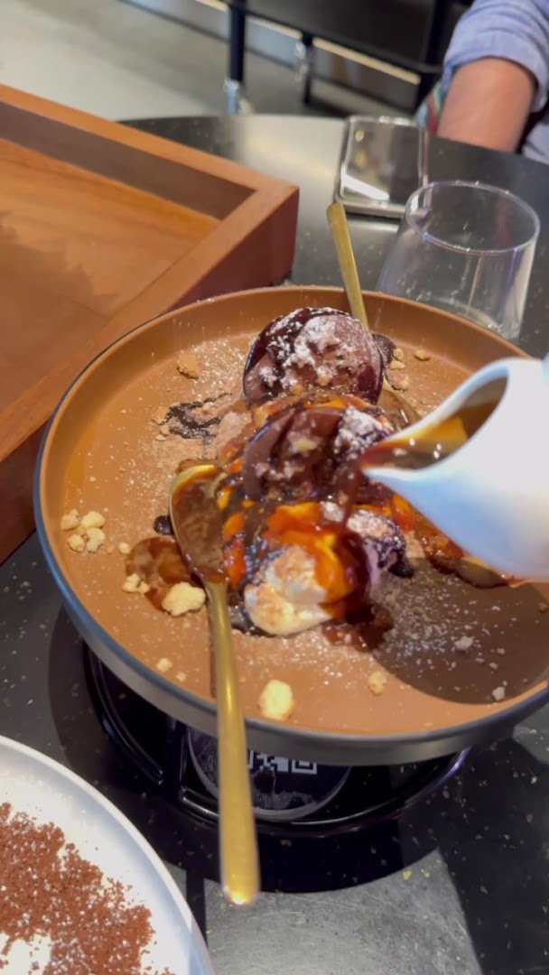 Asado Meat Fusion: appetizing food presentation and action