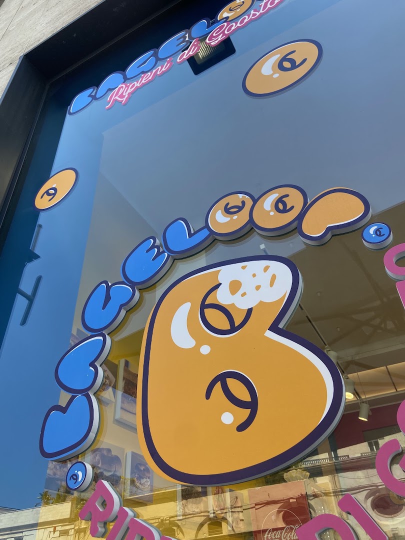 Bageloop: clear shot of venue branding